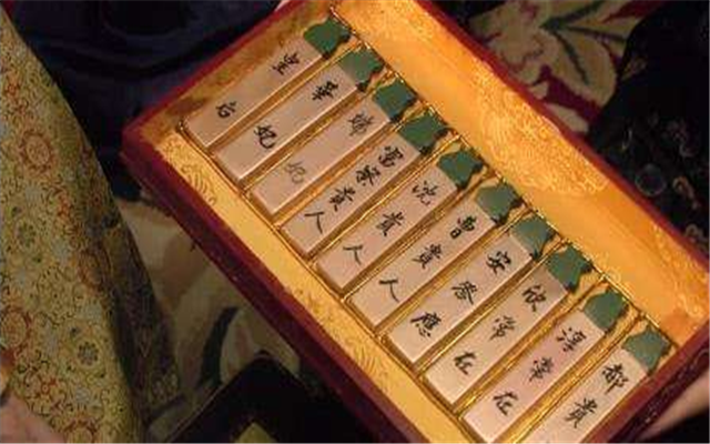 甄嬛传:端妃的绿头牌都褪色了,为啥不换新的,郑晓龙导演有心了