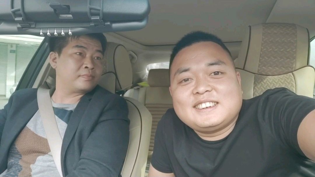 广东的朋友跑了1000多公里,就为过来给胖哥儿子做满月酒,真难得