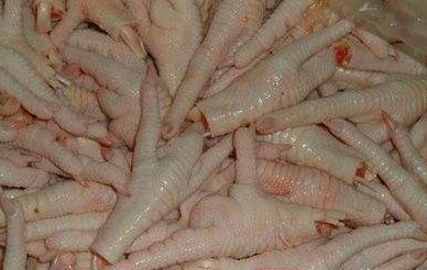 底线呢? 男子扔毒鸡爪土狗吃后3至5分钟倒下