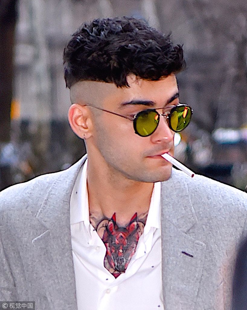 舔屏ing!"美渣"泽恩叼烟耍酷 灰色西装配"锅盖头"潮到飞起