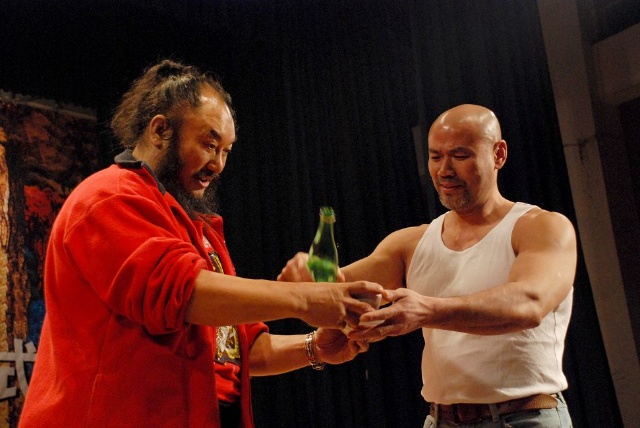 他是修路工人,在西游记中一人分饰五角,今成健身教练