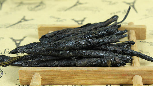 苦丁茶素有"茶胆"的名声,无论什么茶,在味道上都能与之相配