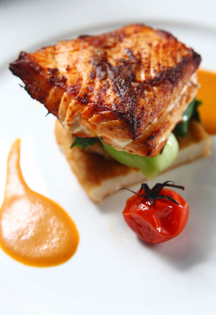 笔记创作营# 蒜香烤三文鱼 今天我要和大家分享一个美味的菜谱——蒜