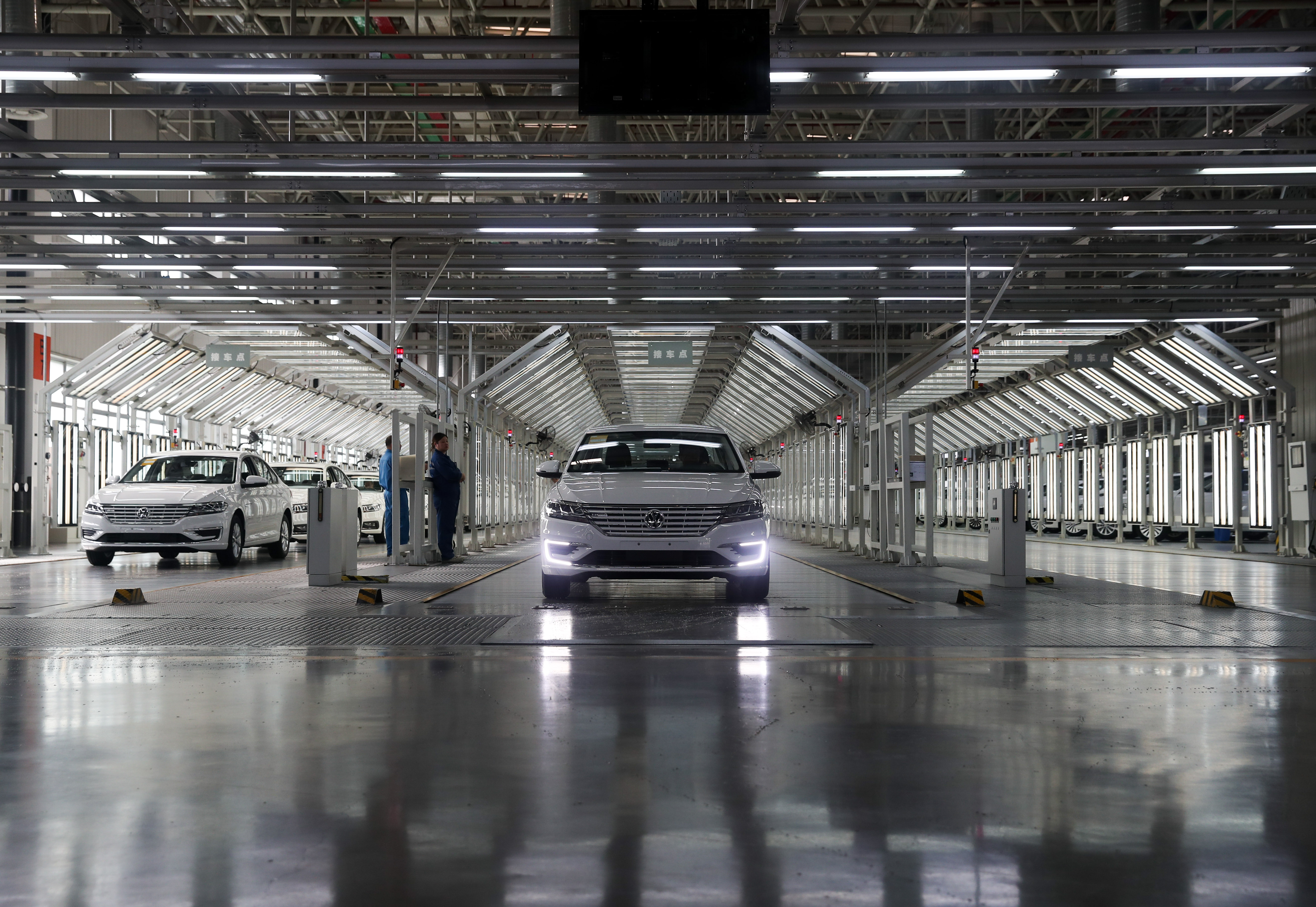 探访上汽大众新能源汽车生产线(6)