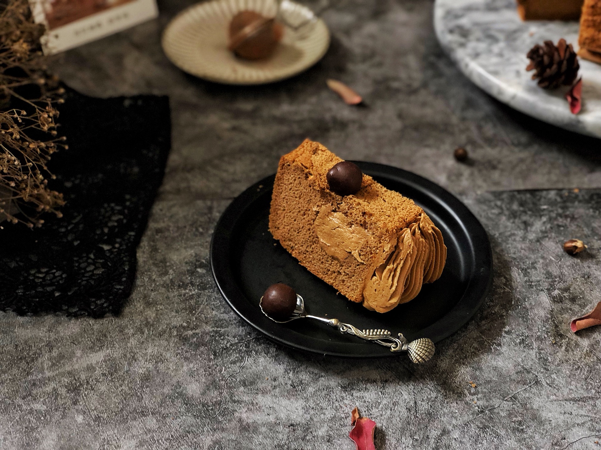 烘培怎能少了它?香甜奶油中透着浓郁咖啡味,奶油夹心蛋糕!