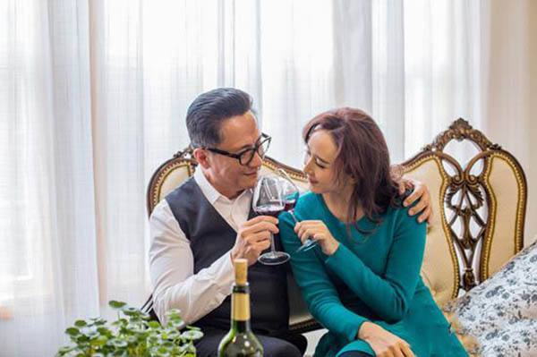 权色交易官场文:他在一夜激情之后,从此投身仕途,青云直上!