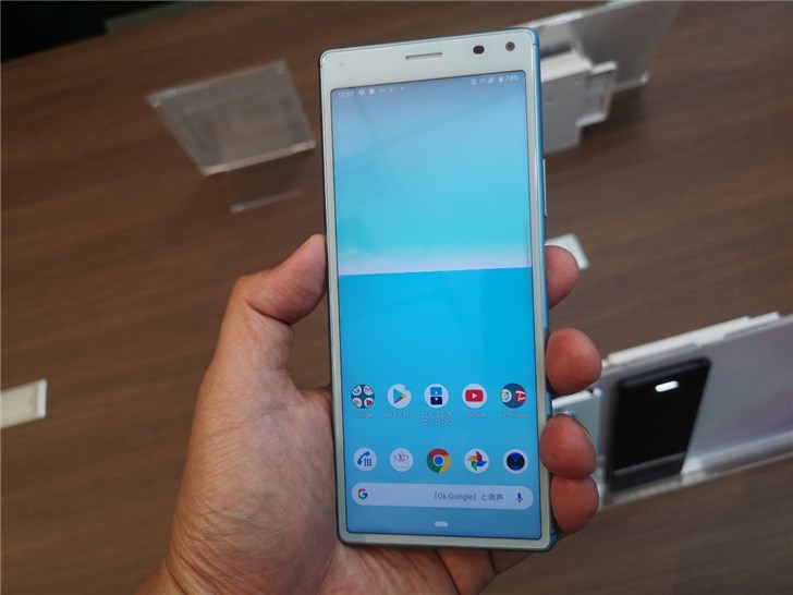 索尼xperia 8真机实拍图:黑白橘青四种配色
