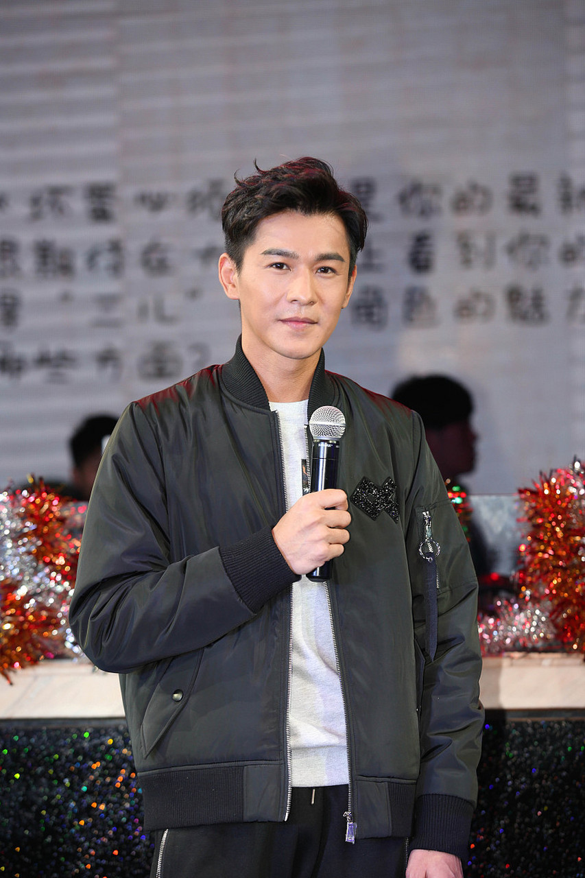 4月创作打卡挑战赛# 2012年,乔振宇向王丽坤求婚:"都在一起7年了,你