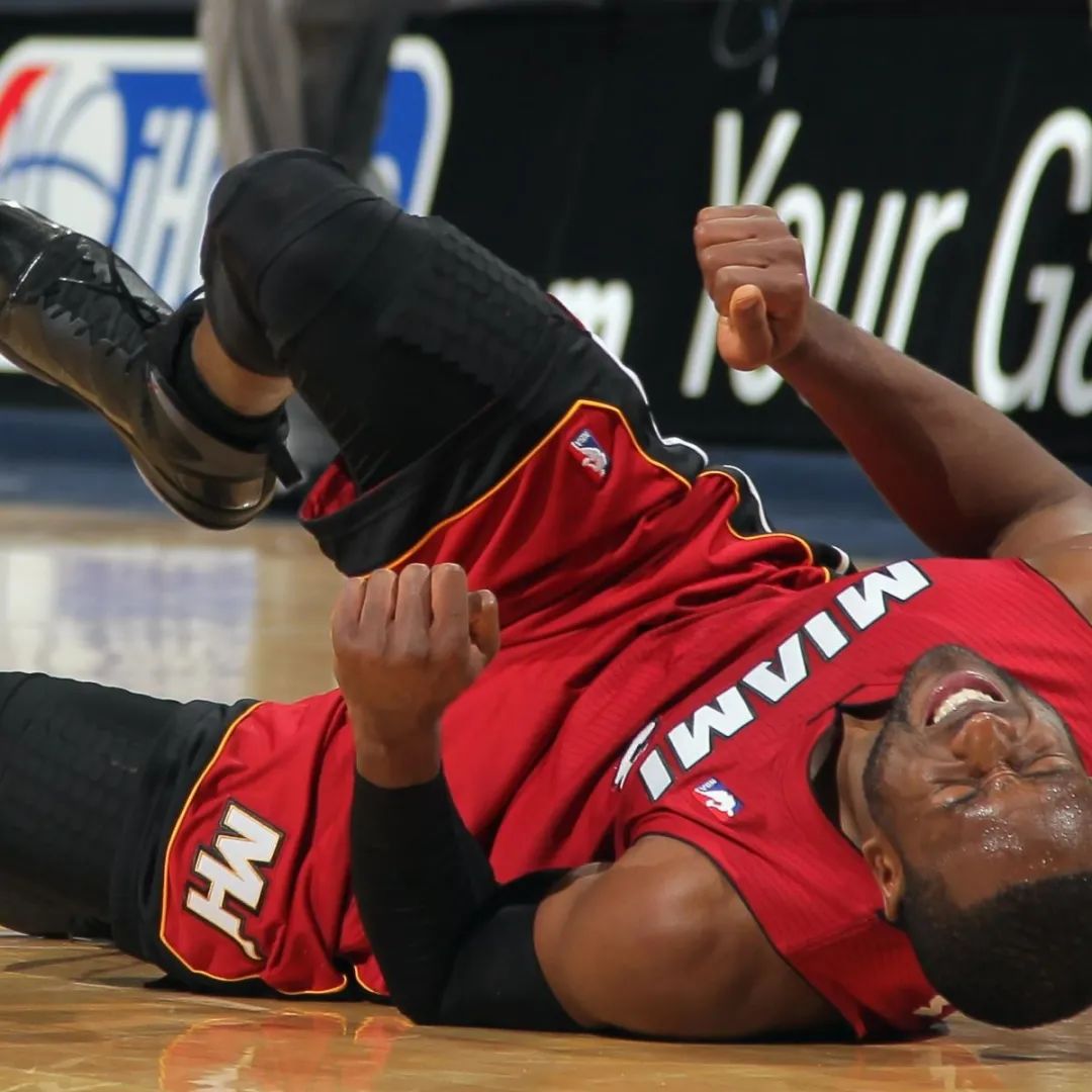 熊熊烈火,灿灿金蛇,江湖再无迷踪步!