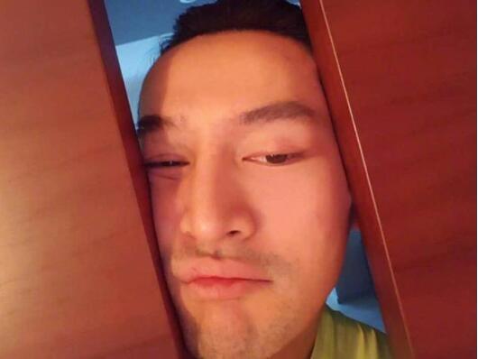 胡歌终于发自拍照了,竟然是吃冰淇淋的自拍照,网友:认清自己吧