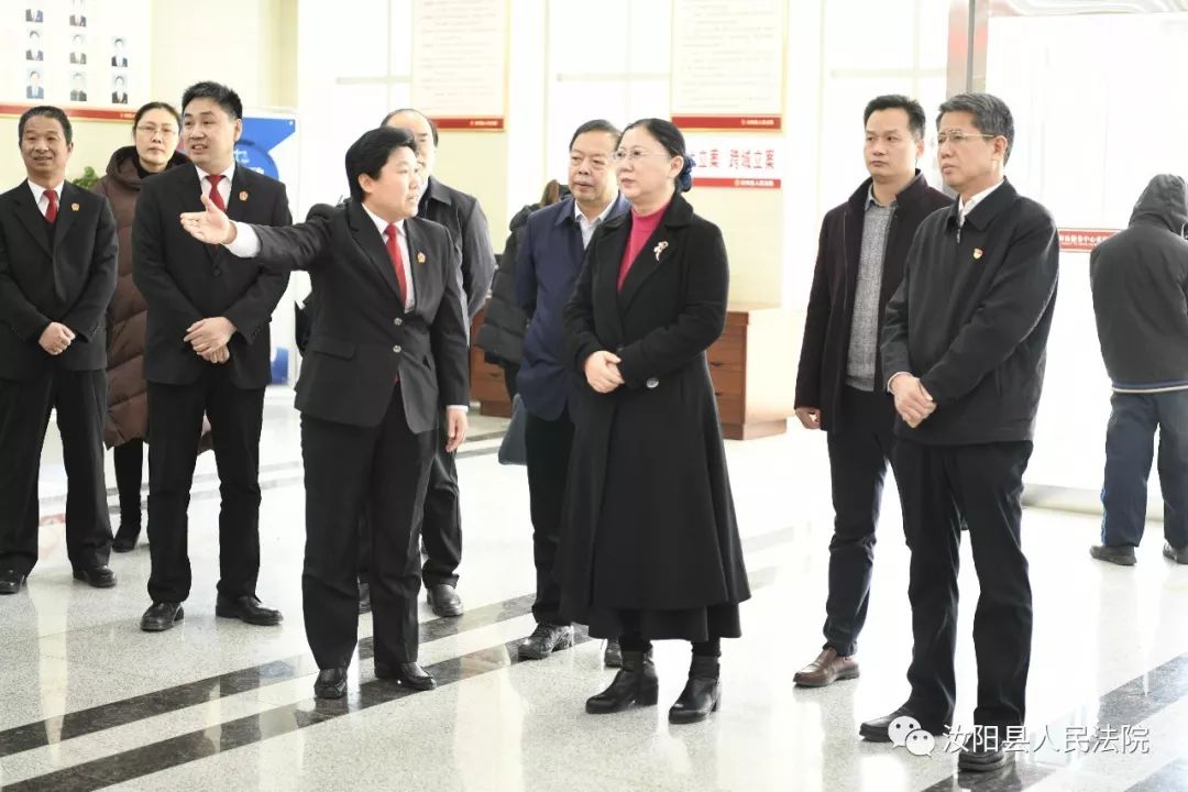 省高院副院长宋海萍到汝阳法院慰问基层干警和优秀法官