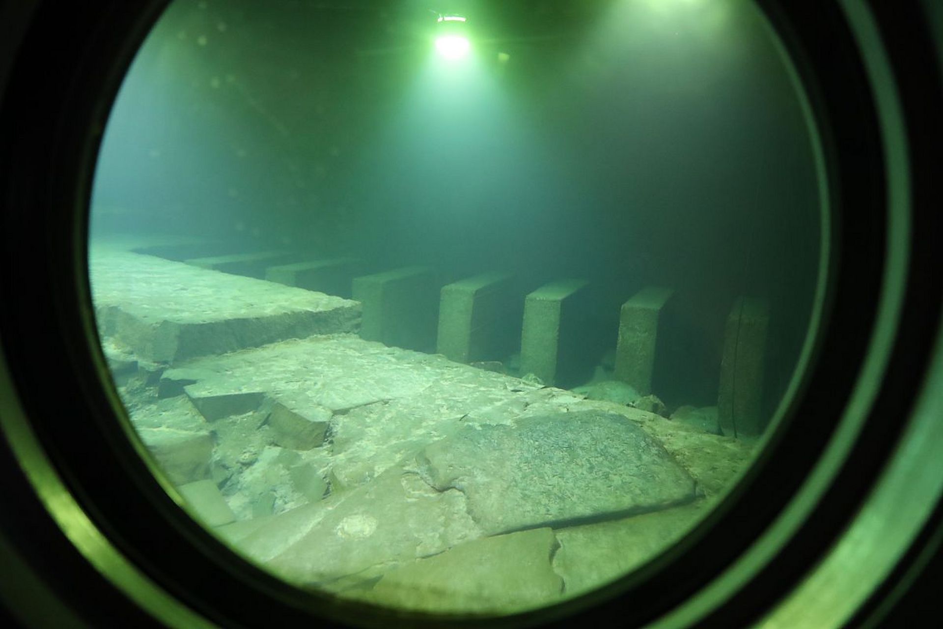 重庆白鹤梁水下博物馆,是世界上第一座水下博物馆,于2009年5月18日