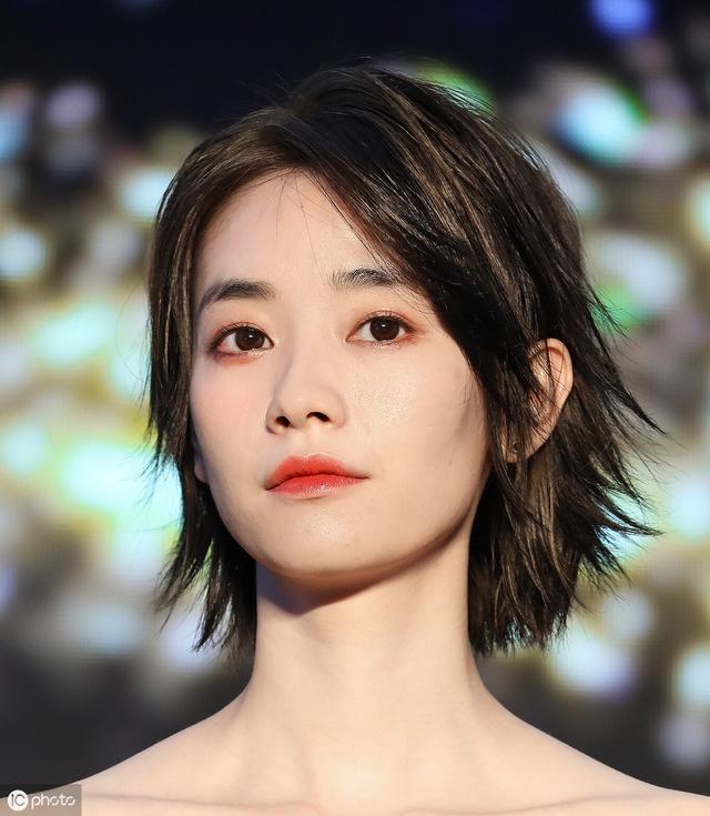 刘雅瑟曾经《致青春》演朱小北,潇洒帅气演男性角色,机会太少