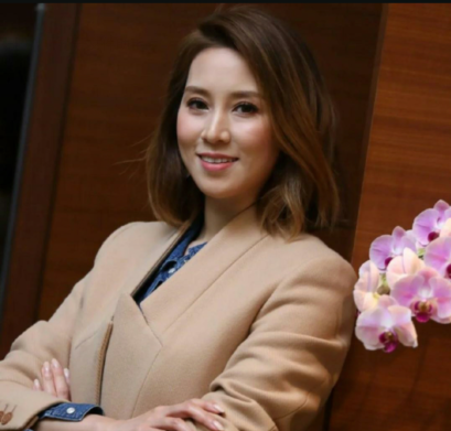 天生的阔太命!15岁徐子淇拍广告期盼富贵,如今已成千亿贵妇