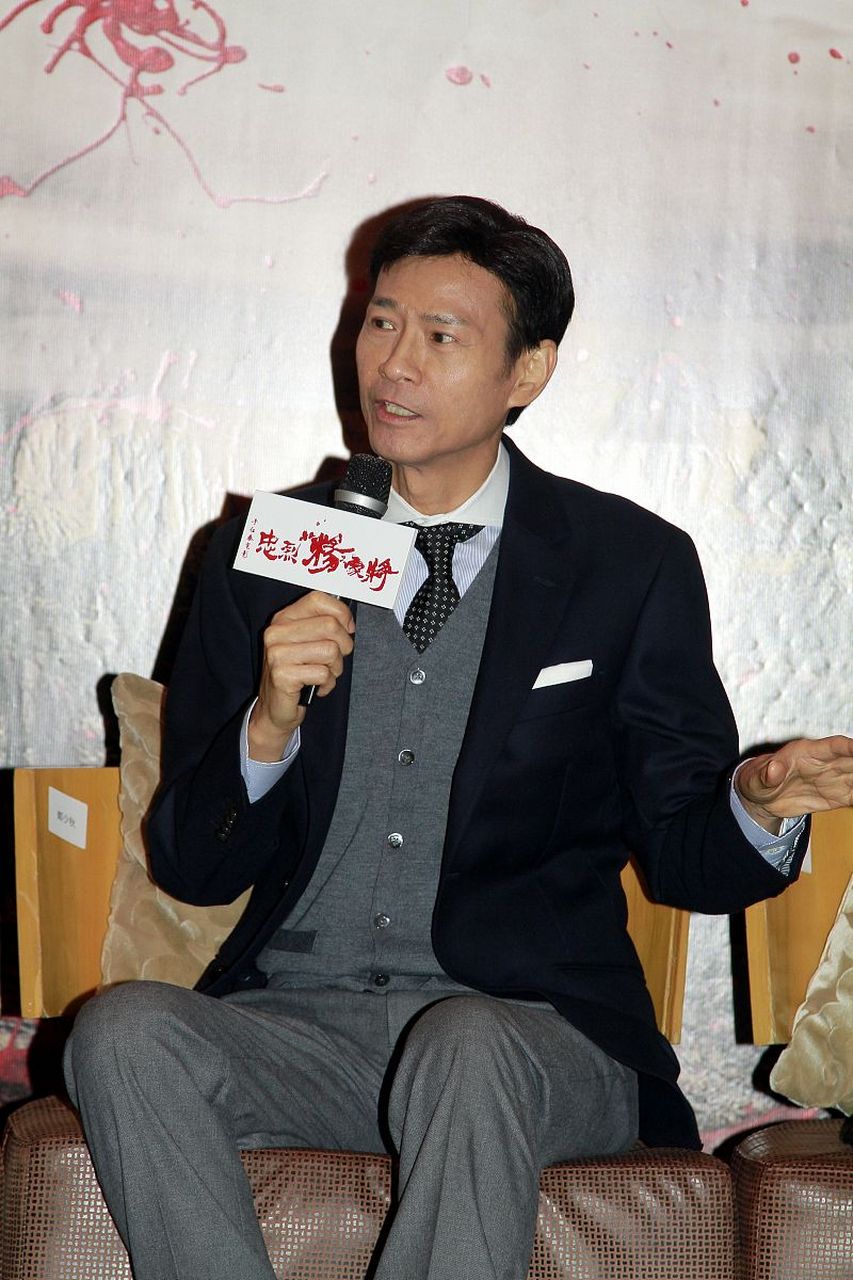 看到郑少秋大女儿自杀的消息,我忽然想起少年时代读到的关于肥肥和