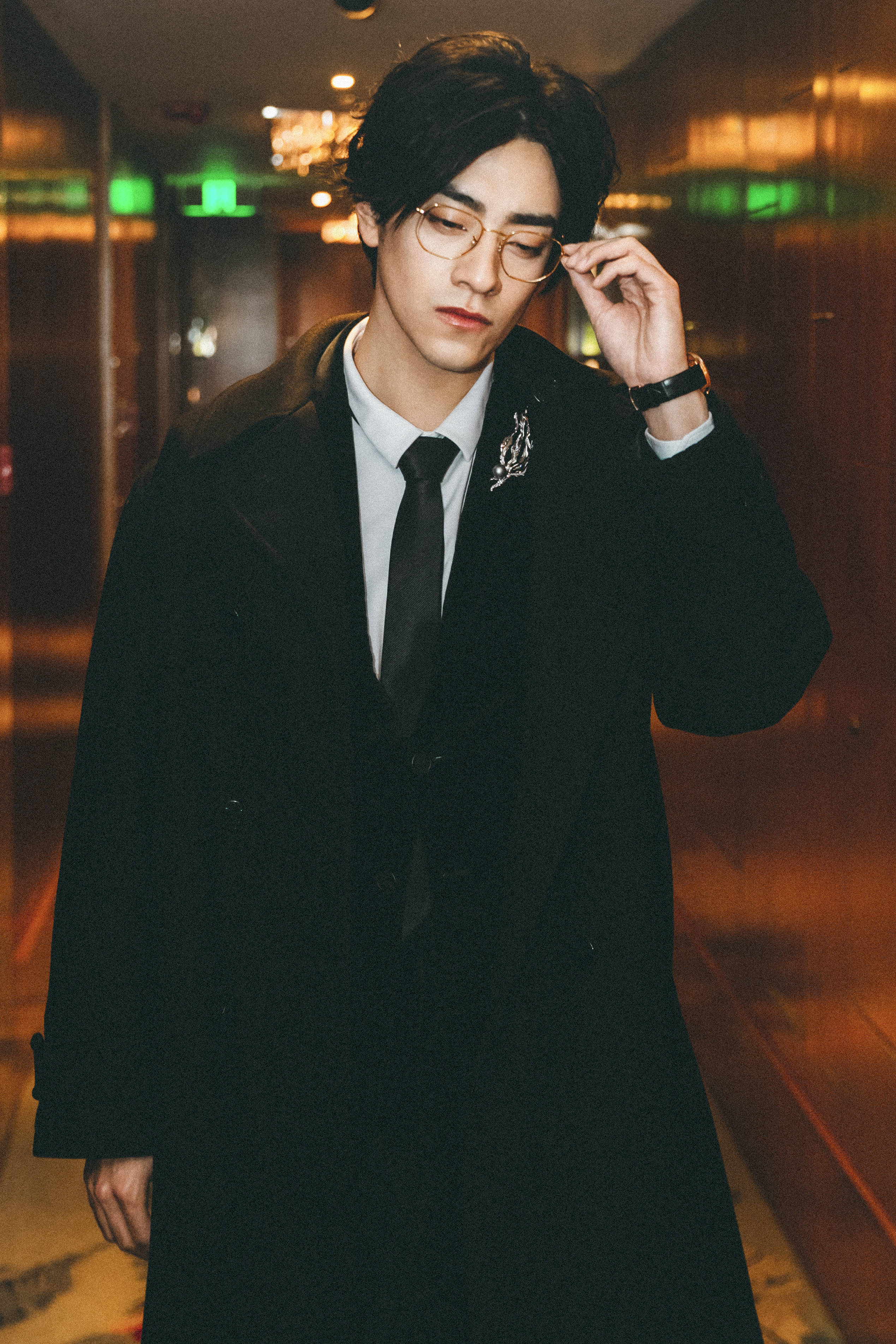 郑云龙的气质真是绝了,不羁贵气,桀骜邪魅,穿啥都特高级有范儿