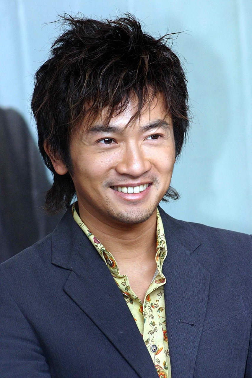 标题:《苏有朋转型成熟大叔风格 留胡子展现新魅力》  最近,50岁的