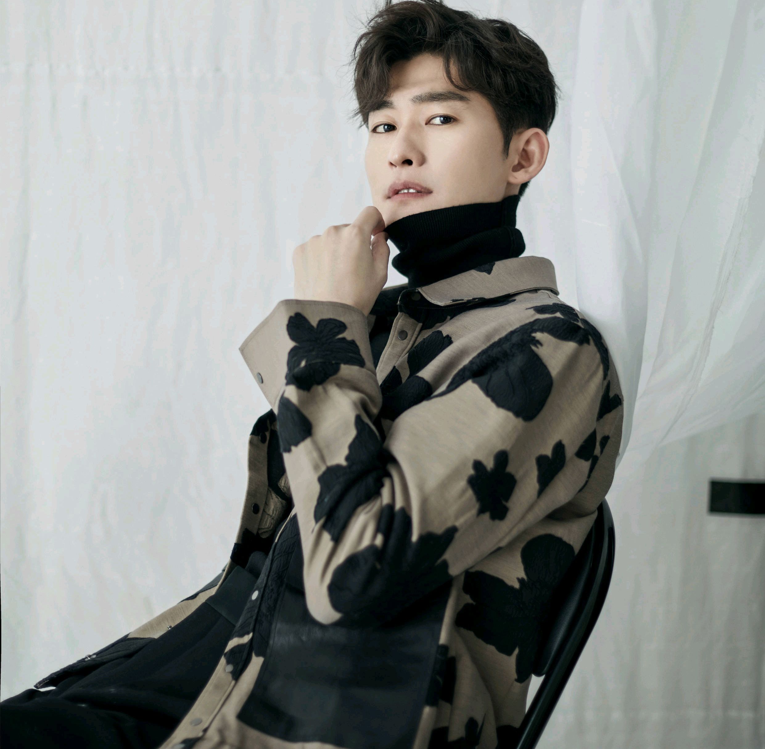 张翰登《九号摩登》杂志封面,出道十年,初心不灭