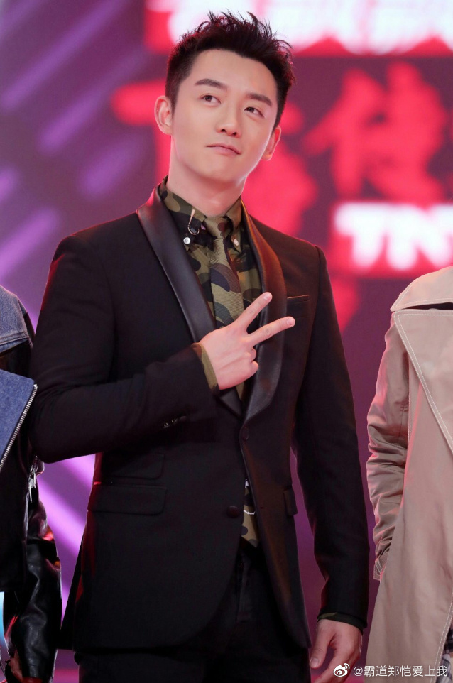 万物皆可云##郑恺极速超越# 品品哥哥的侧颜!