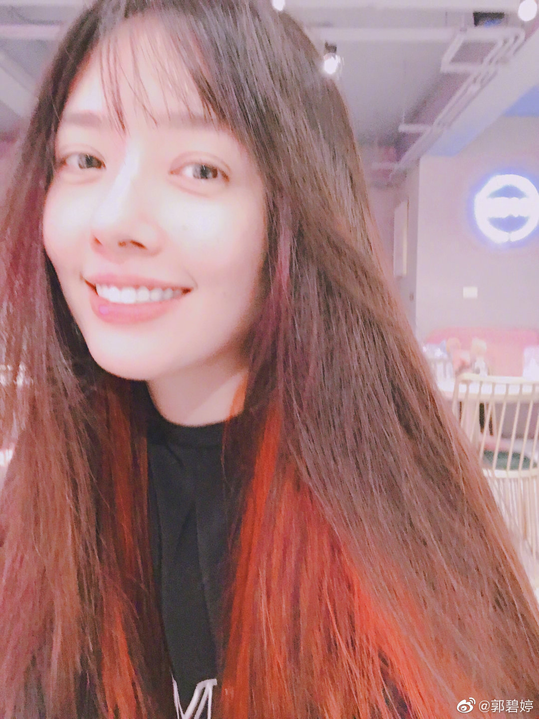郭碧婷擅自做主染发让婆婆伤心公公过生日时染回黑发十分乖巧