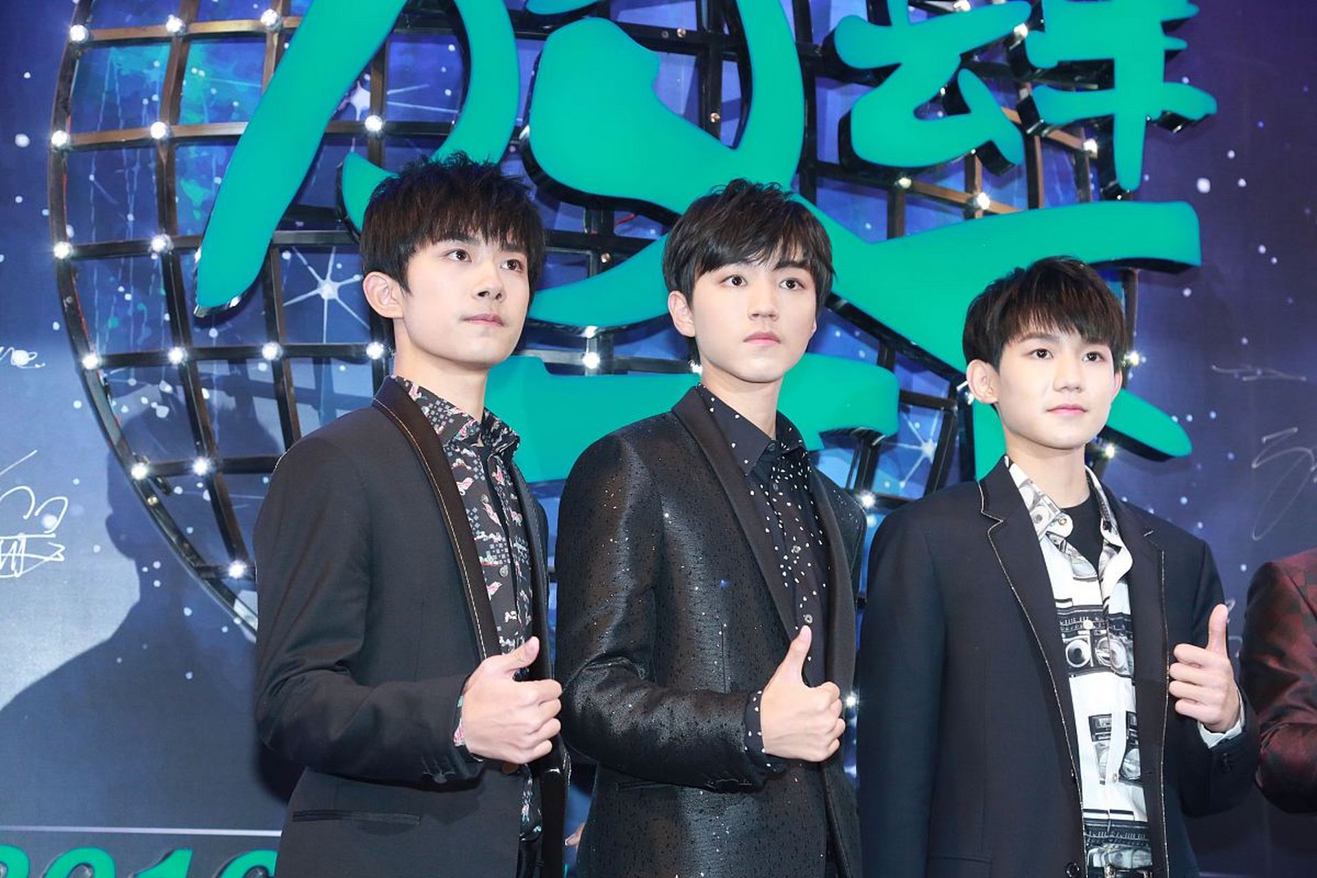 tfboys没解散?网友直呼爷青回,希望三小只能继续合体营业.