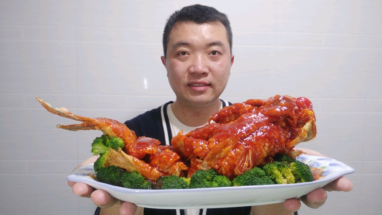 这才是糖醋鲤鱼最正宗做法,酸甜可口简单易学,看着都流口水