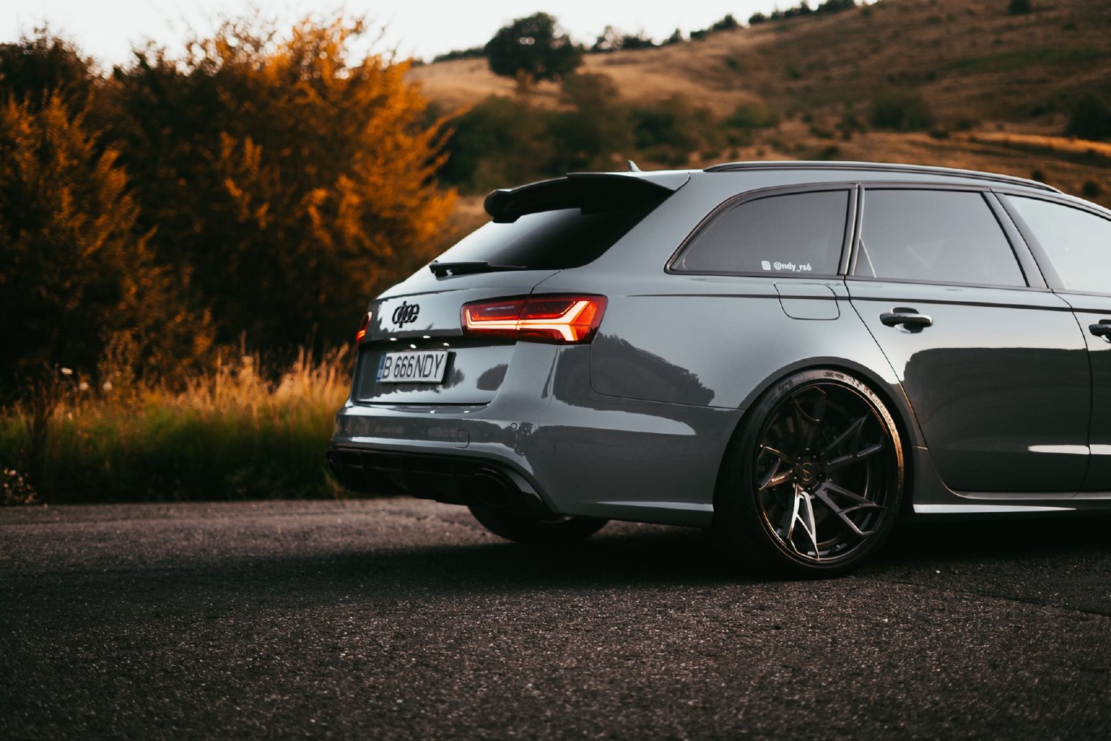 红眼水泥灰奥迪rs6,战斗气息十足!