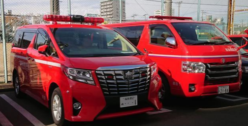 埃尔法推出首批消防车!红色涂装很亮眼,挂"五星"警用车标