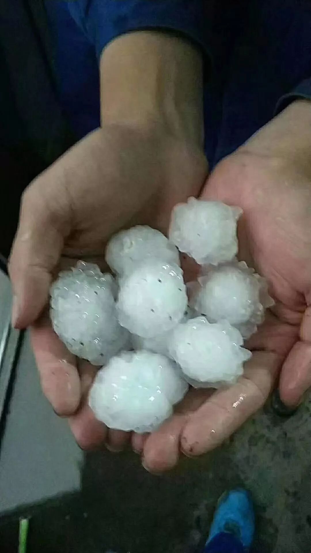 冰雹!10级大风都来了!下午2点的淄博,成了这样!