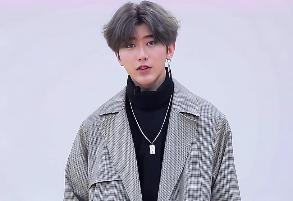 蔡徐坤和李汶翰的自我介绍,他脱掉衣服的那一刻就赢了!