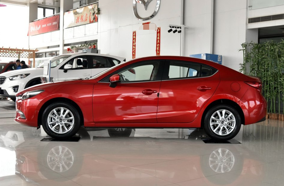 马自达3axela昂克赛拉2017款,整车刚柔并济的造型,都市中的精灵