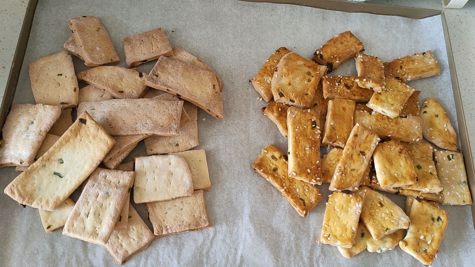 一款低脂解馋小零食简单易做葱花苏打饼干,看看这个宝妈做的对吗