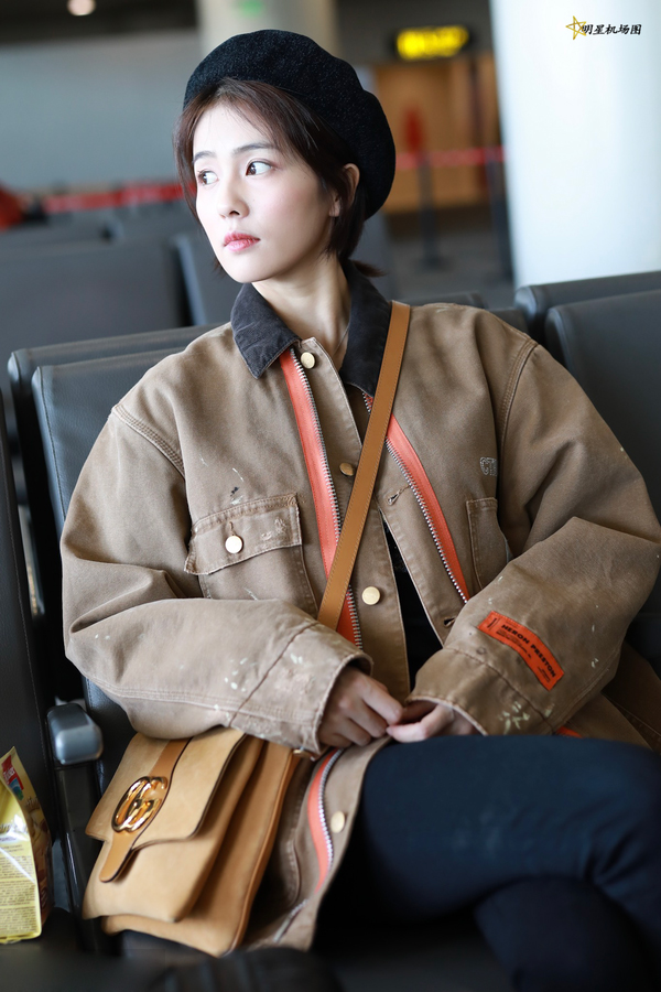 白鹿新剧热度高心情美滋滋,淡妆气质脱俗飘仙气儿