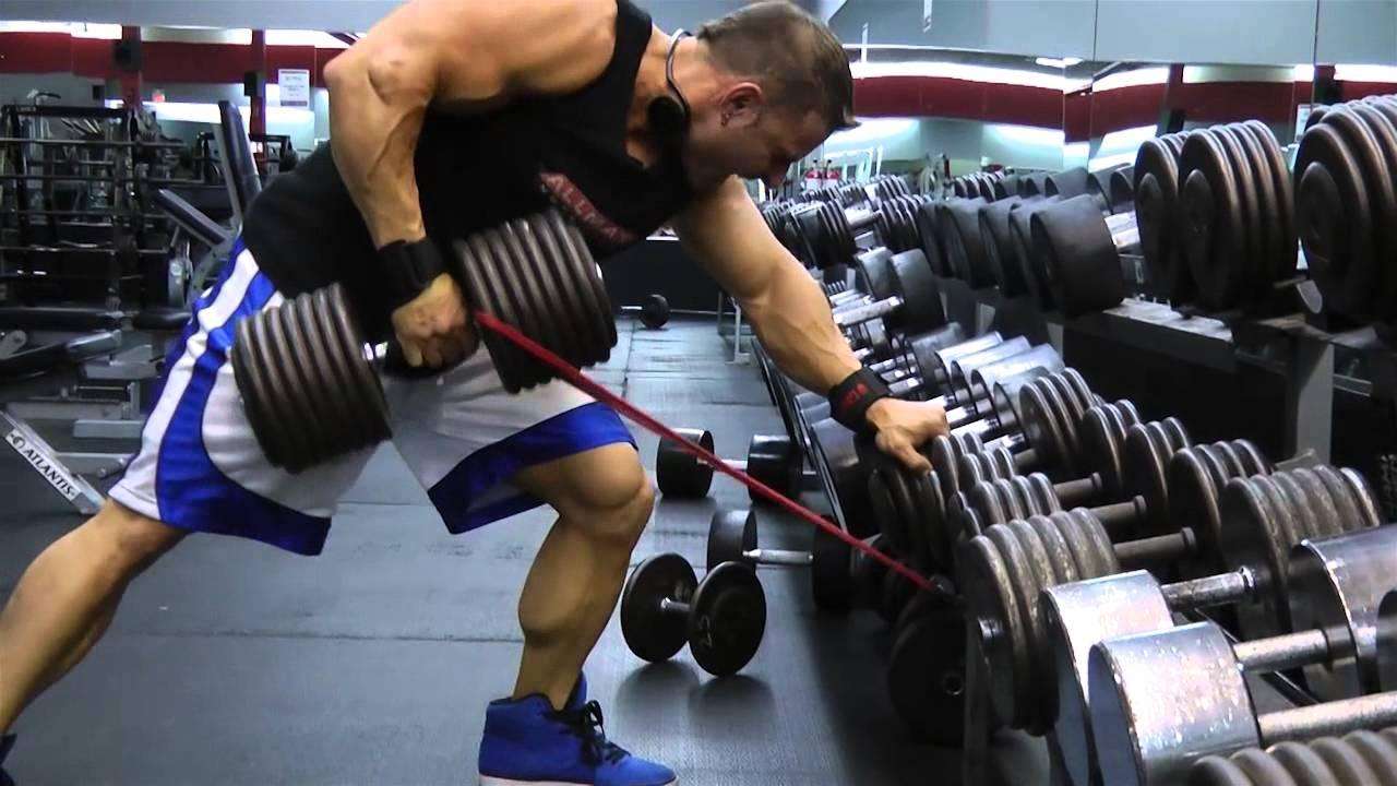 跪姿单臂划船深度分析,了解你在训练过程中有哪些不到位的地方