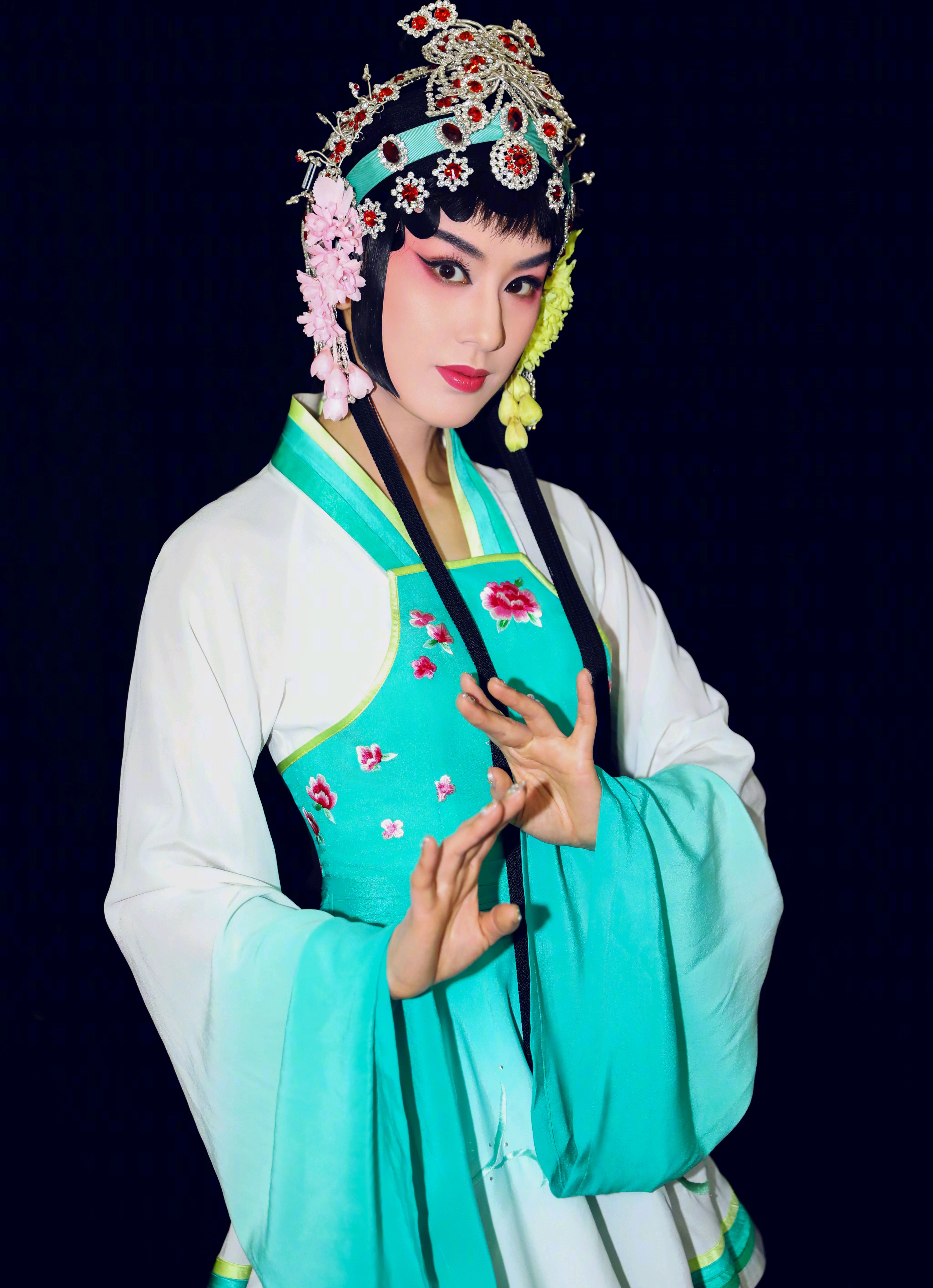 不老女神黄圣依,清纯之后是知性女人的成熟美!