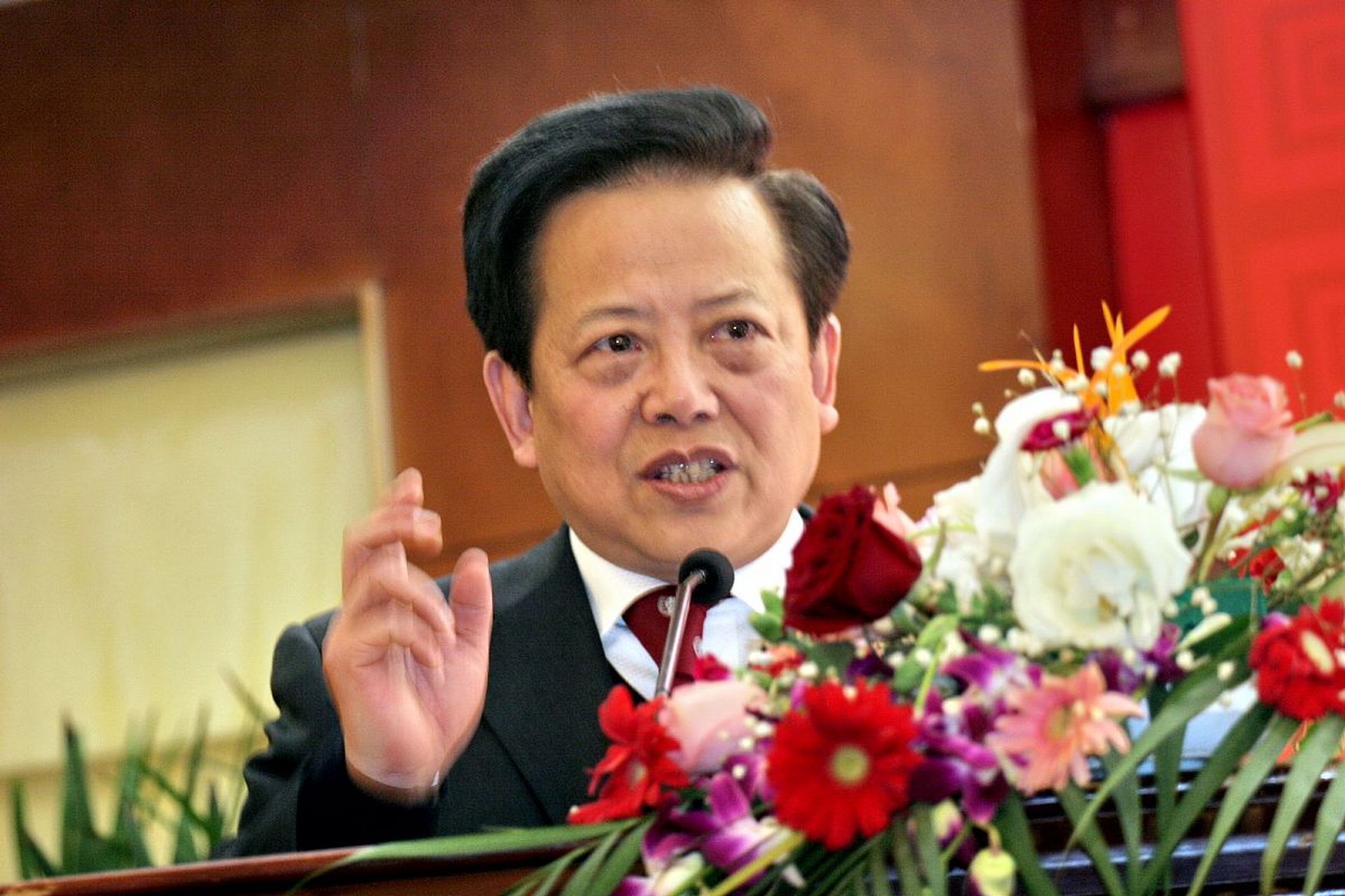 一代宗师胡荣华.