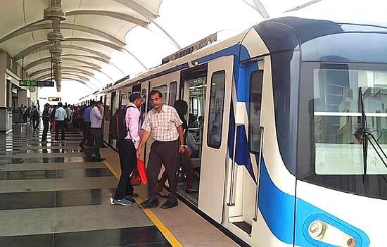 大众都说印度脏,乱,差,在印度新德里地铁,游客:大跌眼镜