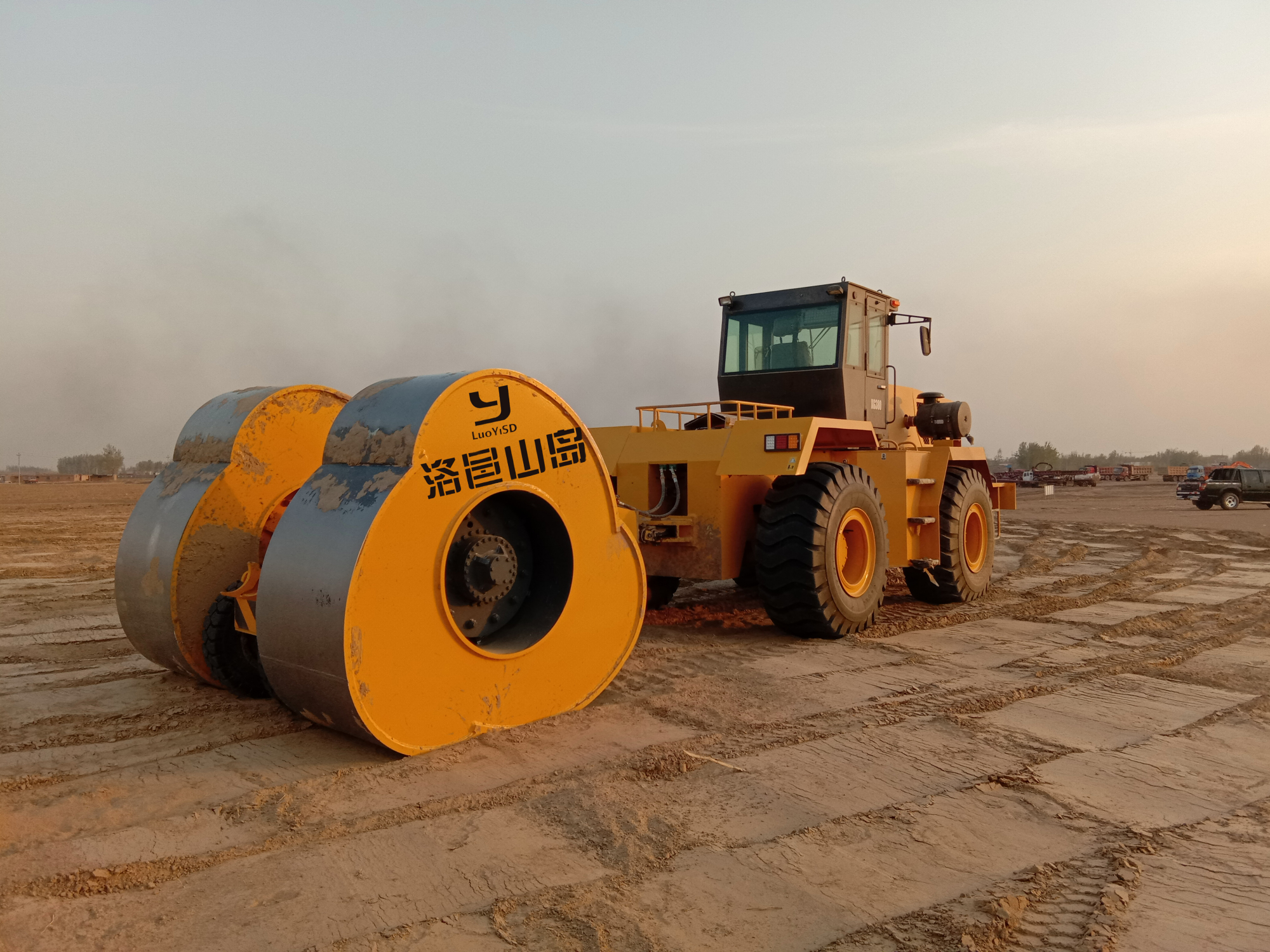 冲击碾压路机对路基进行冲击碾压施工工艺是什么?