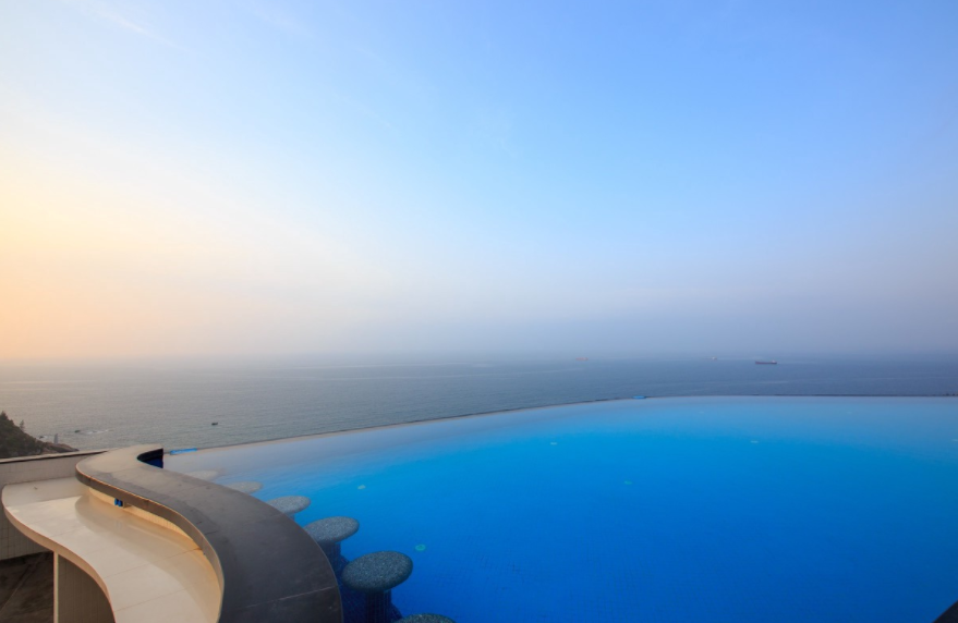 旅游:广东阳江海陵岛北洛秘境100米天际泳池,旅游是种享受