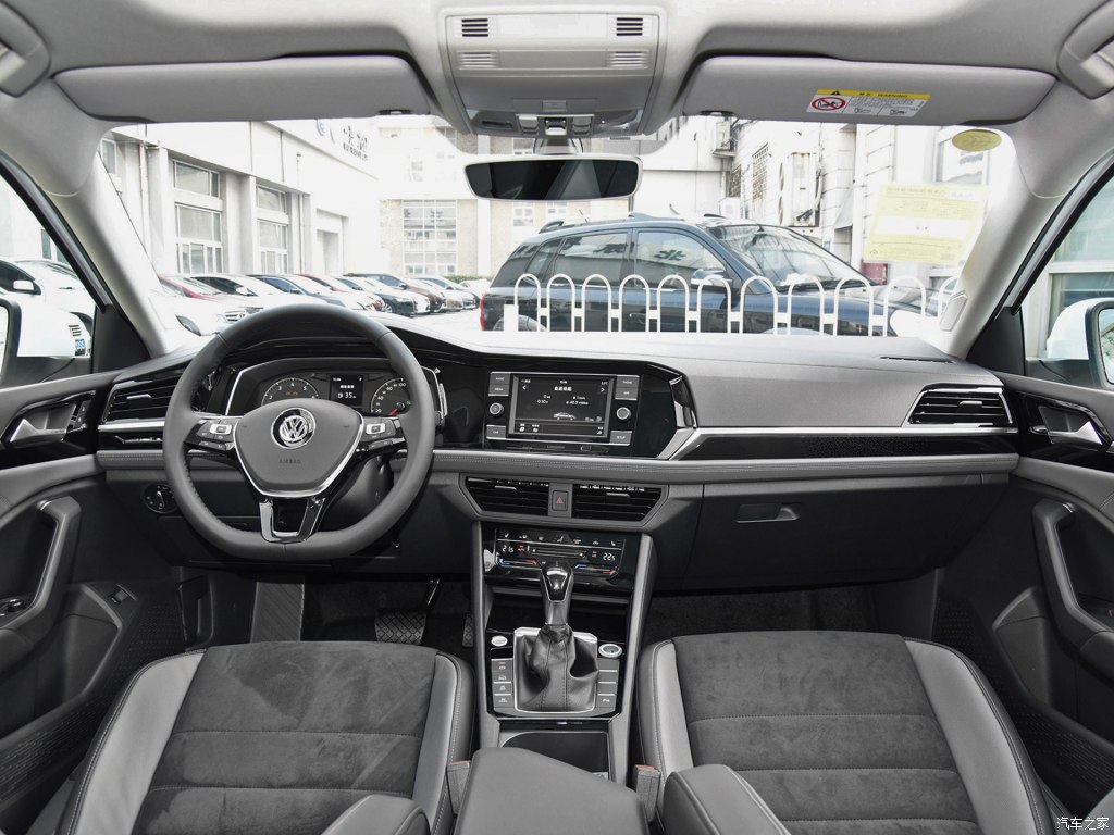 19款速腾的空间很小吗?它的推背感差吗?车主反馈了缺点和优势!