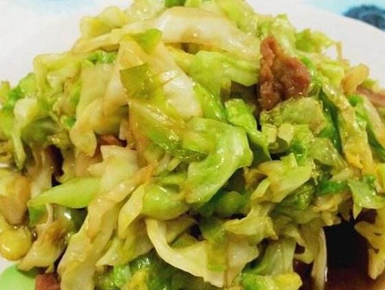卷心菜炒肉:一道吃过让人难忘的佳肴,看完之后可以学