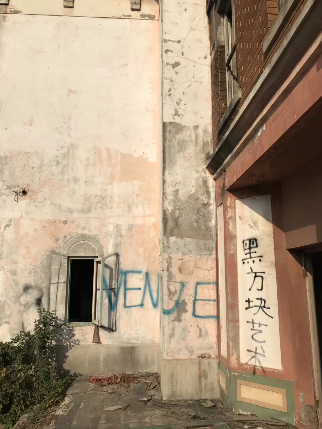 美国梦幻乐园,位于上海嘉定区曹安路4498号.