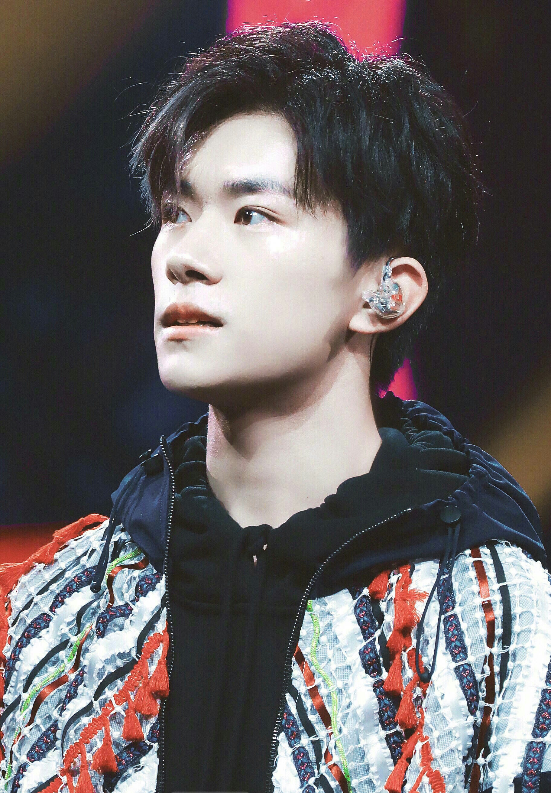 tfboys易烊千玺十八岁成年亦乘风 苏音浅唱,锦缎飞扬,以歌诉心声,以舞