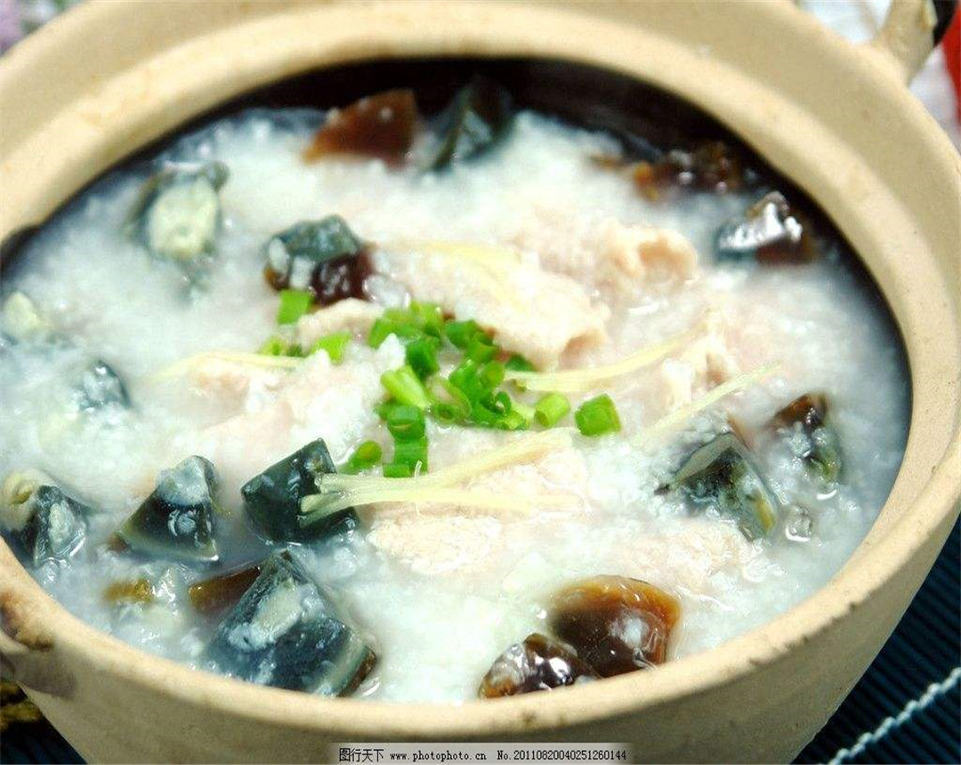 皮蛋瘦肉粥的制作方法,健康又美味,简单易学