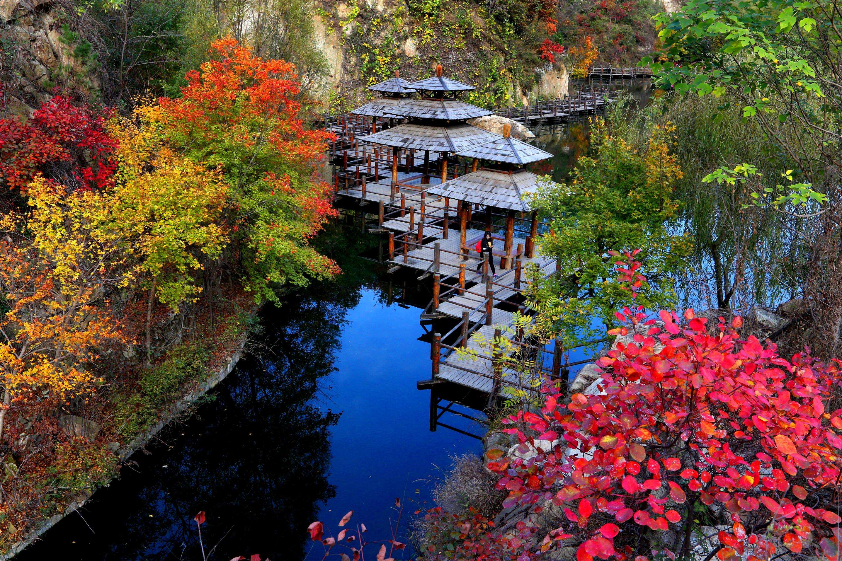 九如山瀑布群风景区,是很有特色的大型自然生态景观,风景秀美