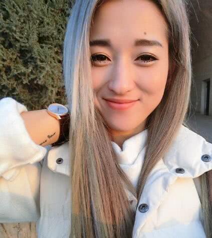 快手排名前三的女网红,第一个靠男友上位,最后一个最厉害