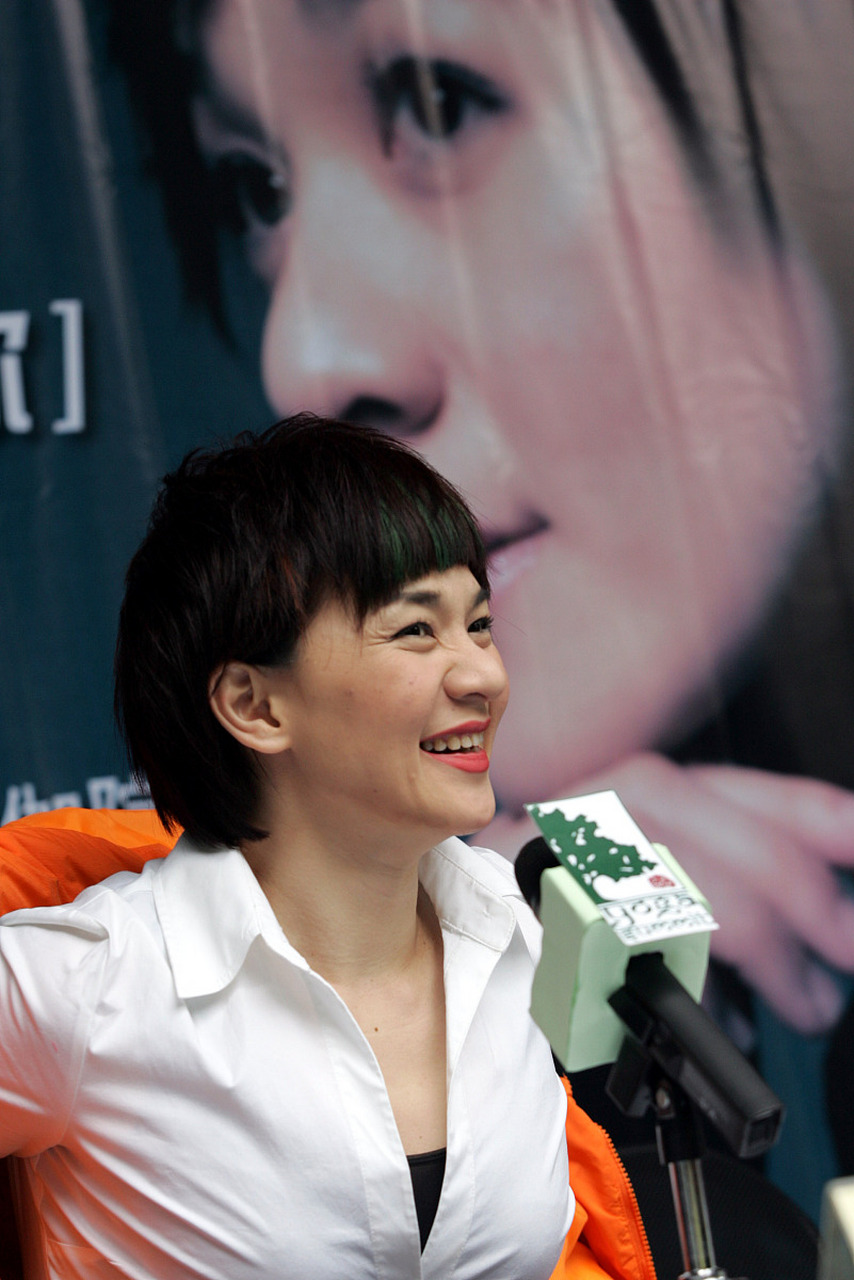 当年被柯以敏以犀利的语言骂哭的超级女声选手们,柯以敏老师批评你们