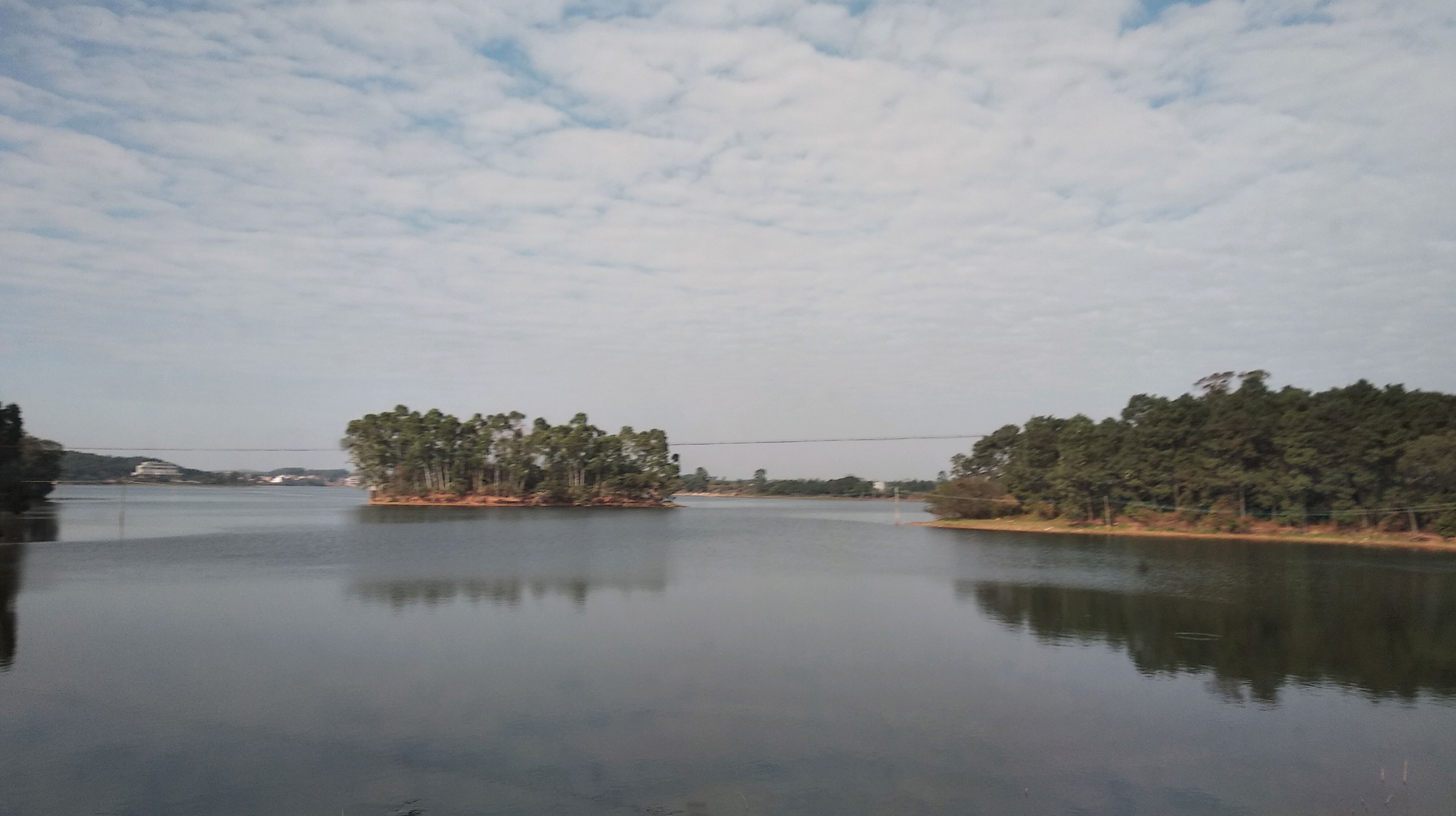 粤西农村美丽的南山湖!