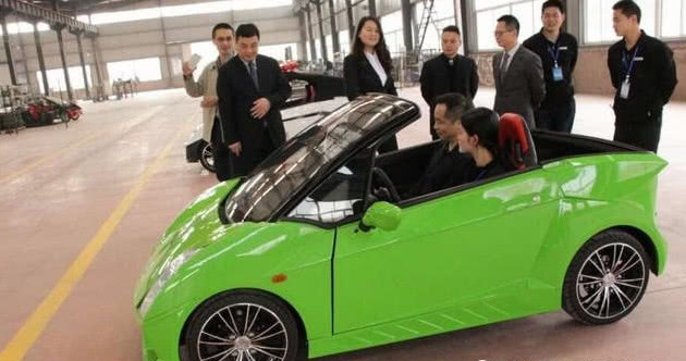 仅卖数万的国产敞篷车,名字高仿英菲尼迪,外形高仿