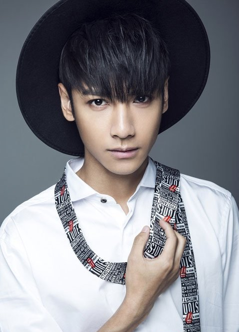 他是《终极游侠》中的剧恒,文武兼备,今与样子搭戏网友期待